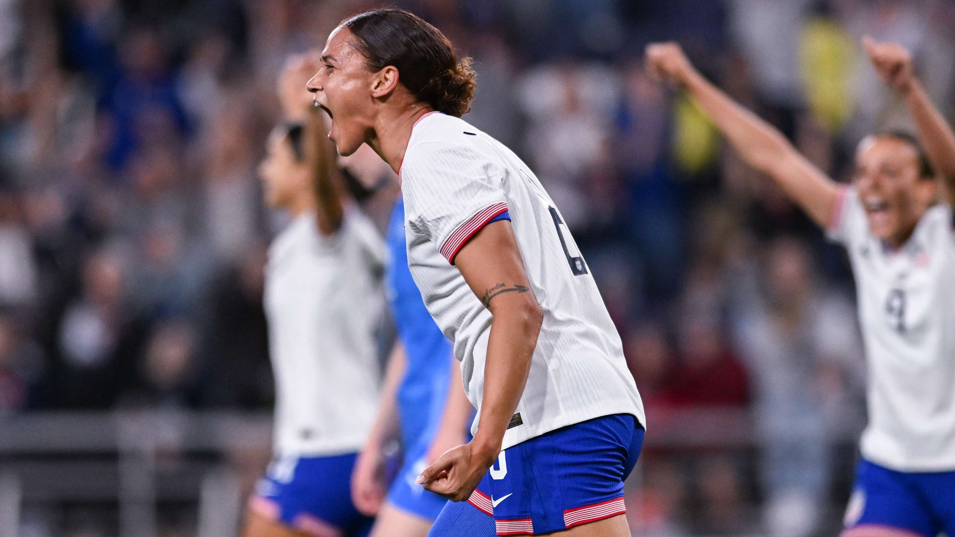 功晋级足总 功晋级足总